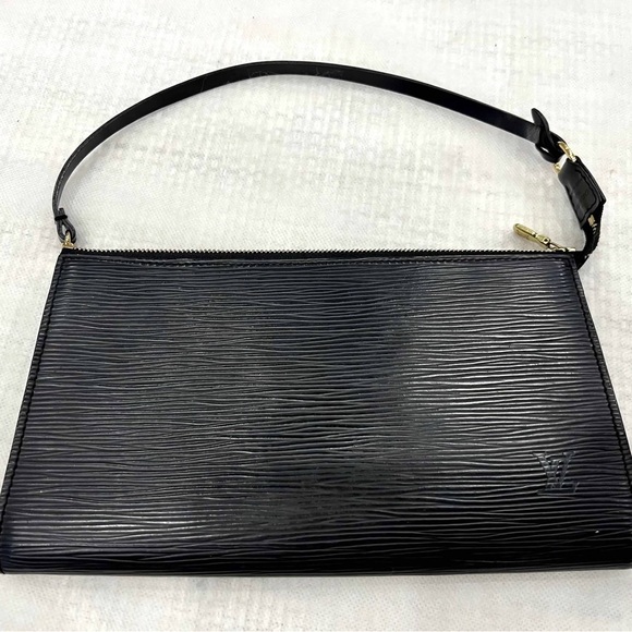 Authentic LV Epi hand bag - Picture 1 of 9